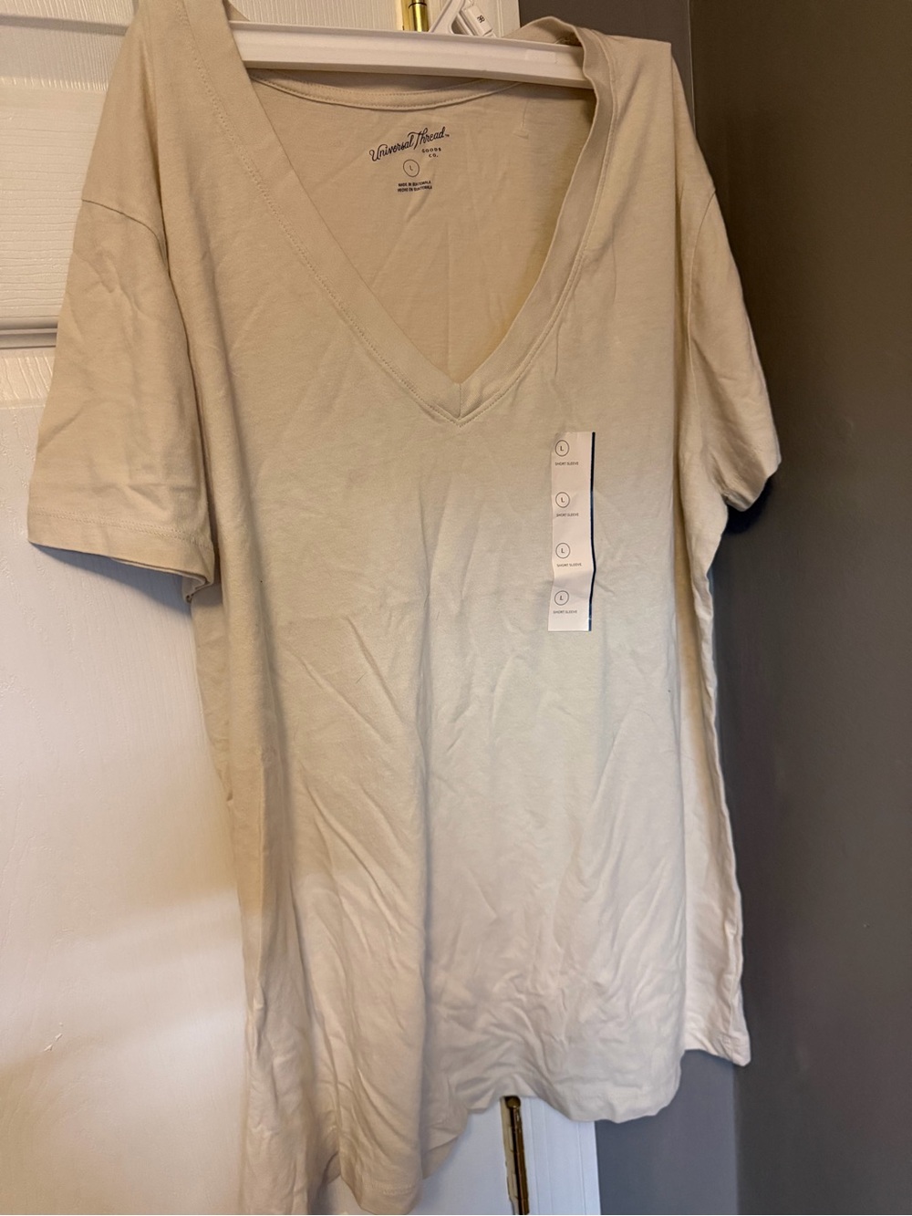 Universal Thread Cream V-Neck Tee